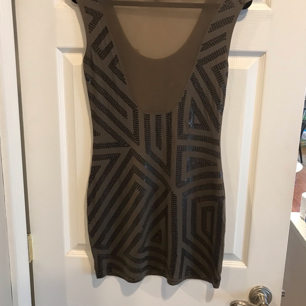 Dress - Picture 2 of 4